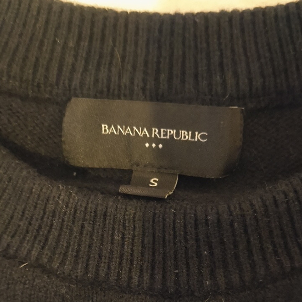 Banana Republic Classic Black Crew Neck Sweater - Picture 2 of 2